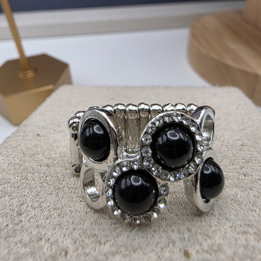 Elegant Silver and Black Ring (1219)